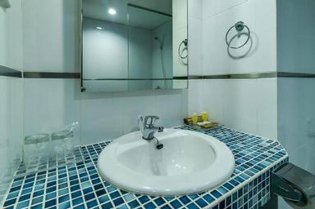 Sofyan Hotel Cut Meutia Джакарта Экстерьер фото